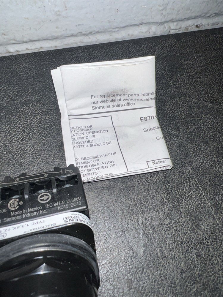 SIEMENS 52PX8A1A Non-Illuminated Push Button,30mm,Epoxy