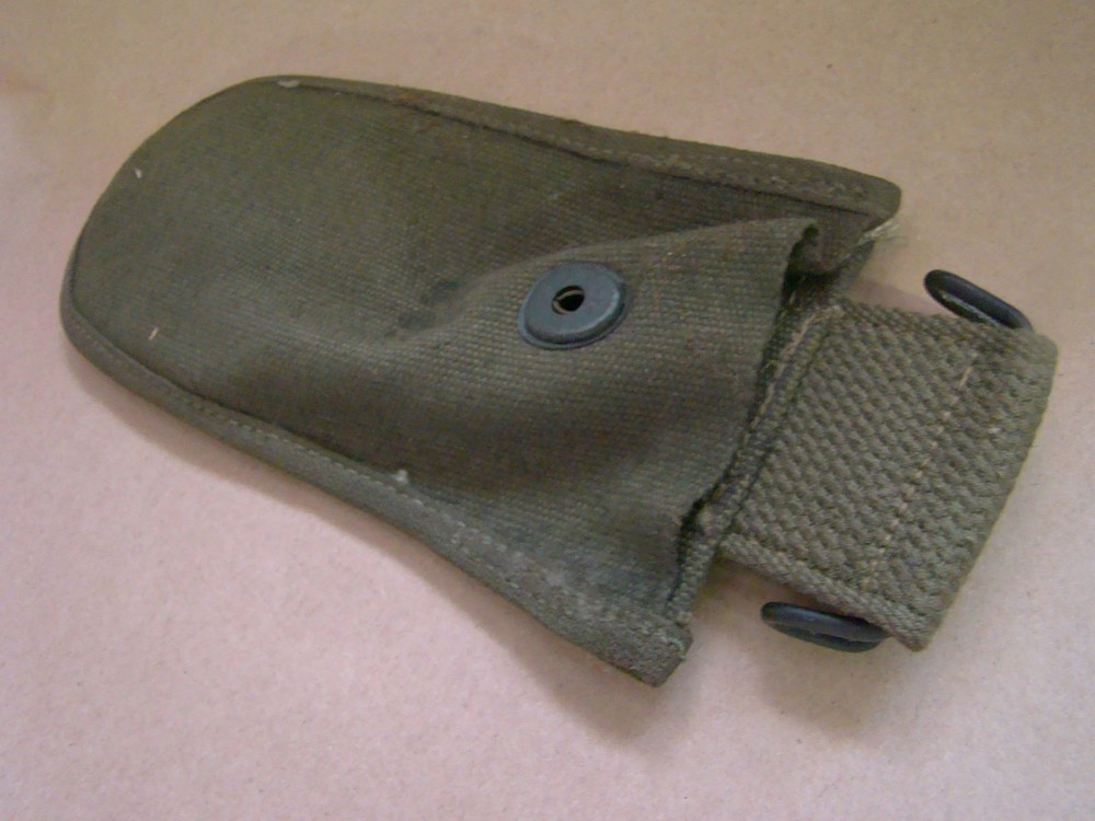 WW 2 CANVAS CARRIER FOR M-1938 WIRE E.A. Brown MFG.