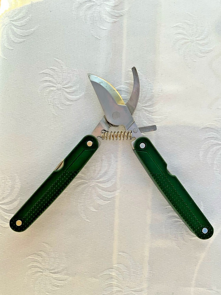 SS Gardener Multitool Folding Green Handle Multitool In Case With Belt loop
