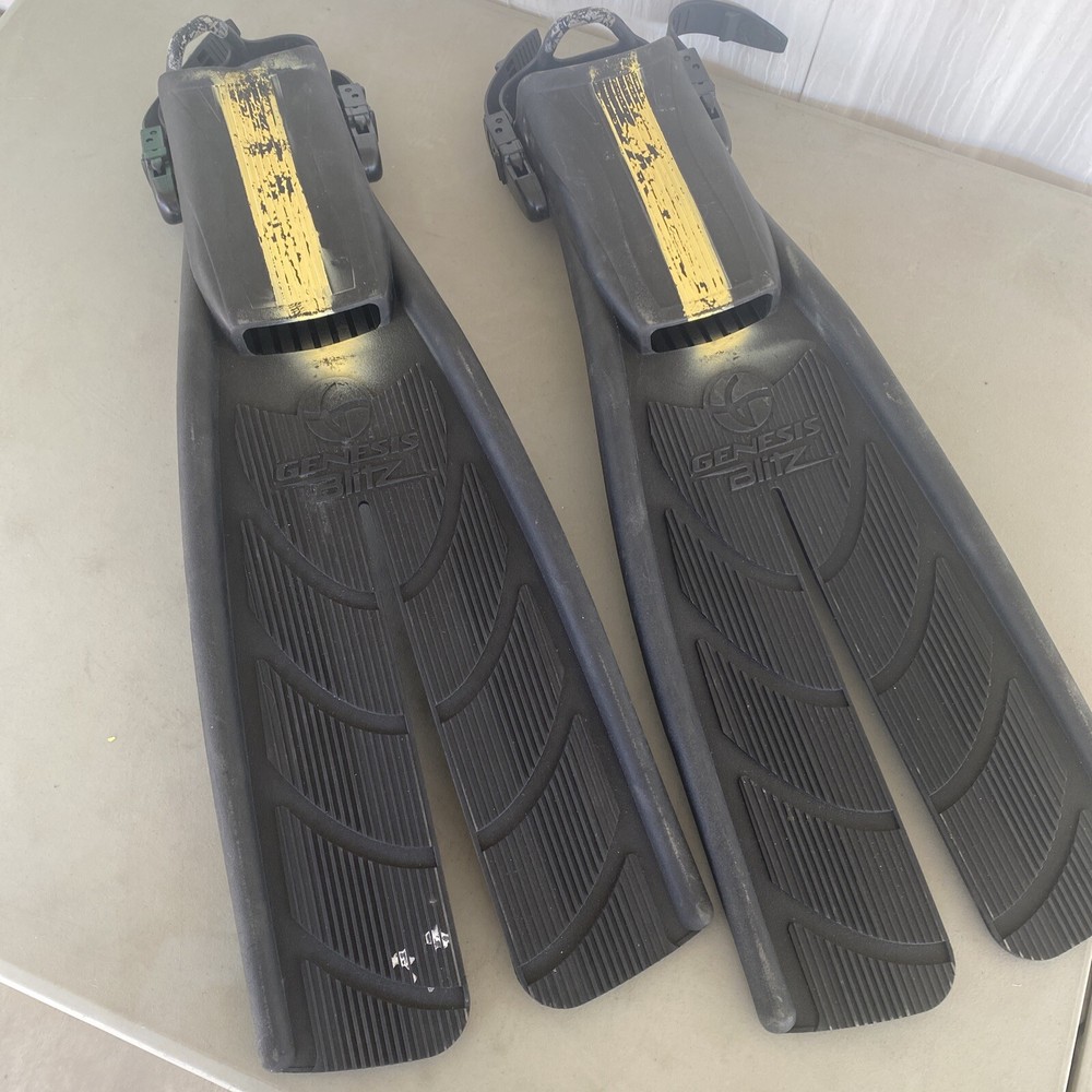 Genesis Blitz Open Heel Adjustable Scuba Dive Snorkel Split Fin Flippers Regular