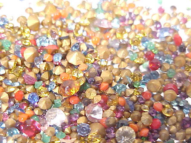 600 TEE TINY VINTAGE GLASS RHINESTONES LOT REPAIR JEWELRY LOOSE STONE ASSORTMENT