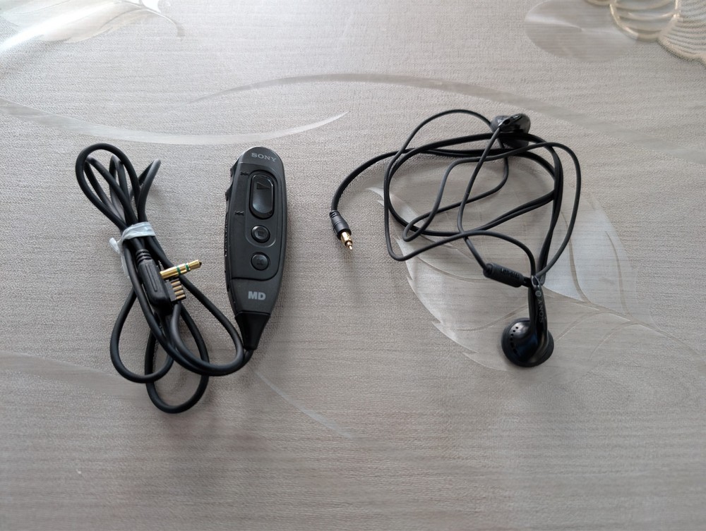 Mindisc Sony MZ-R35 Complete with Accessories MINT