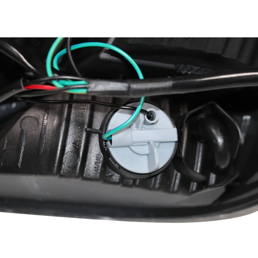 Tail Light Assembly Right for Outlander 2002-2005