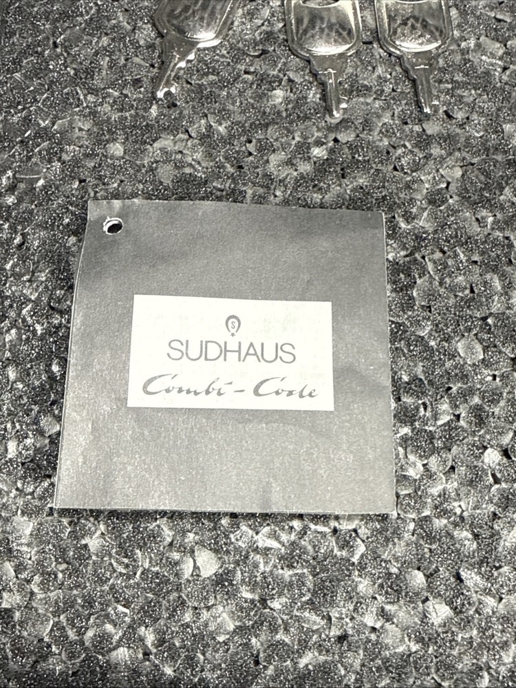 VTG Sudhaus Combo-Code 20” Black Hardshell Rolling Case Keys Combo EXCELLENT EUC