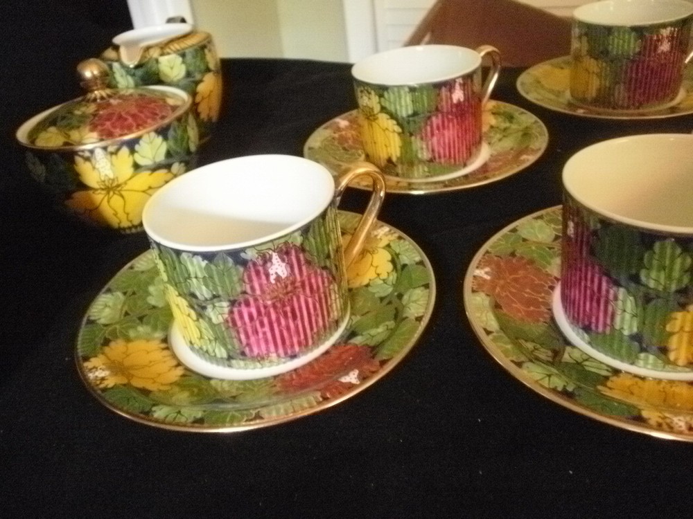 Thailand's Khelang Benjaron Tea Set