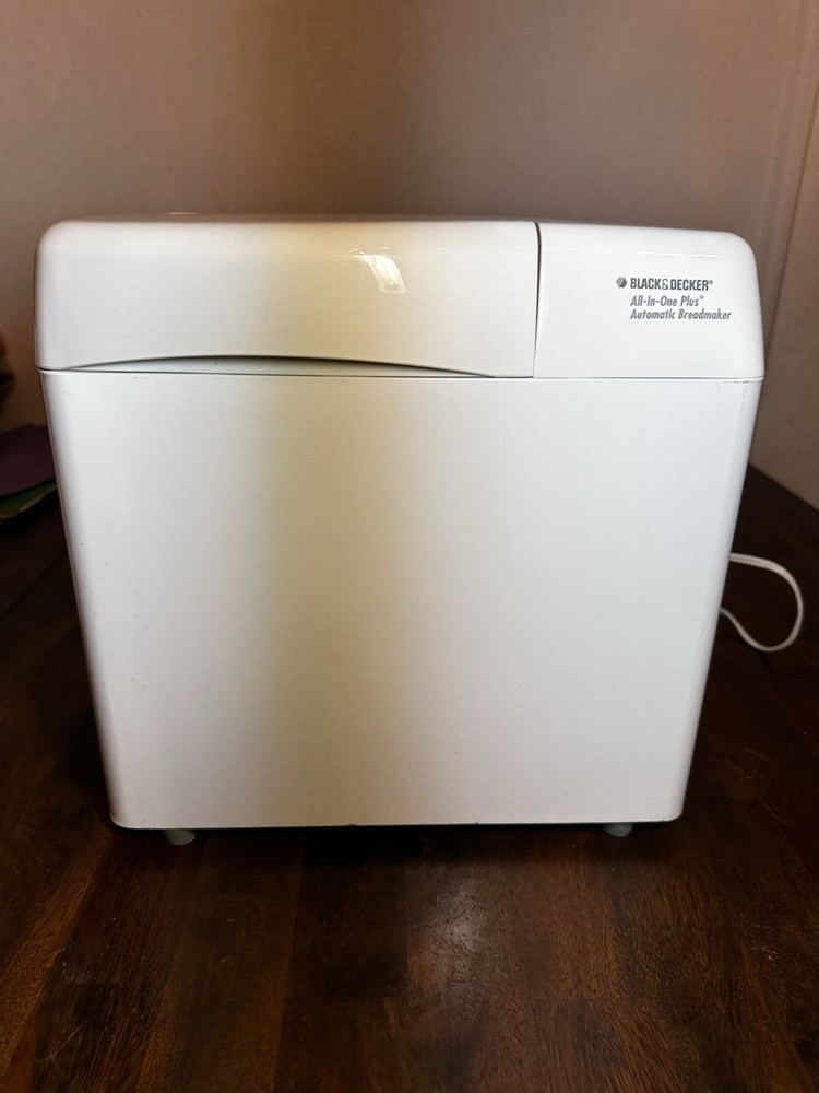 Black & Decker All In One Deluxe Automatic Breadmaker Model #B1800 Bread Machine