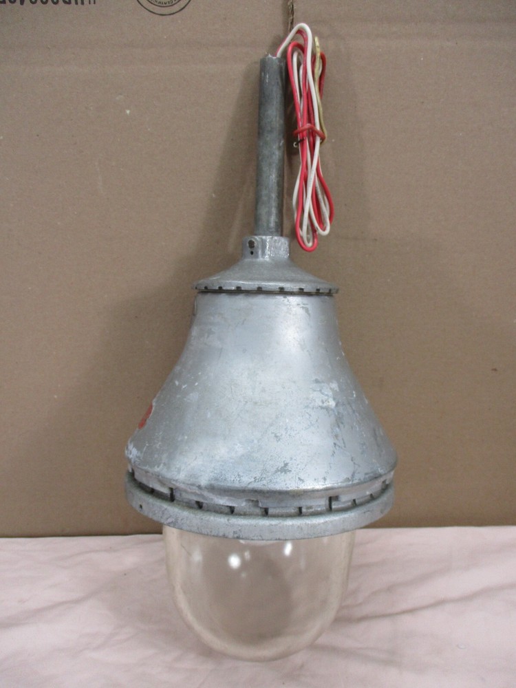 Appleton Electric Company 200W Vented Explosion Proof Light AA-51 Series