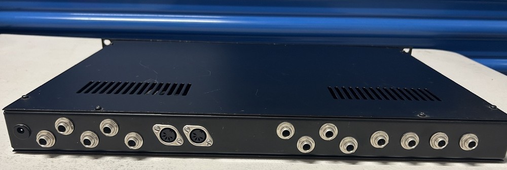 Custom Built Multi Amplifier Splitter Controller MIDI Iso Tranformers Axess Elec