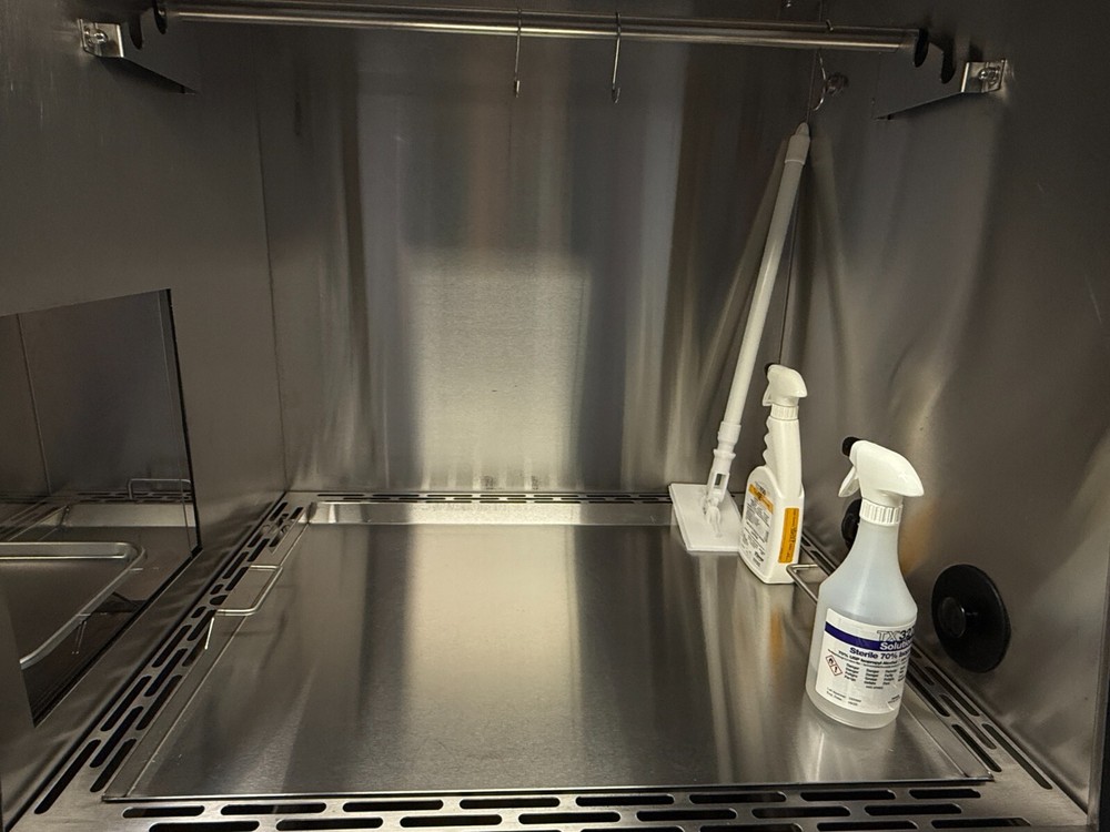 ISO Class 5 Compounding Isolator – Model VF-4USP
