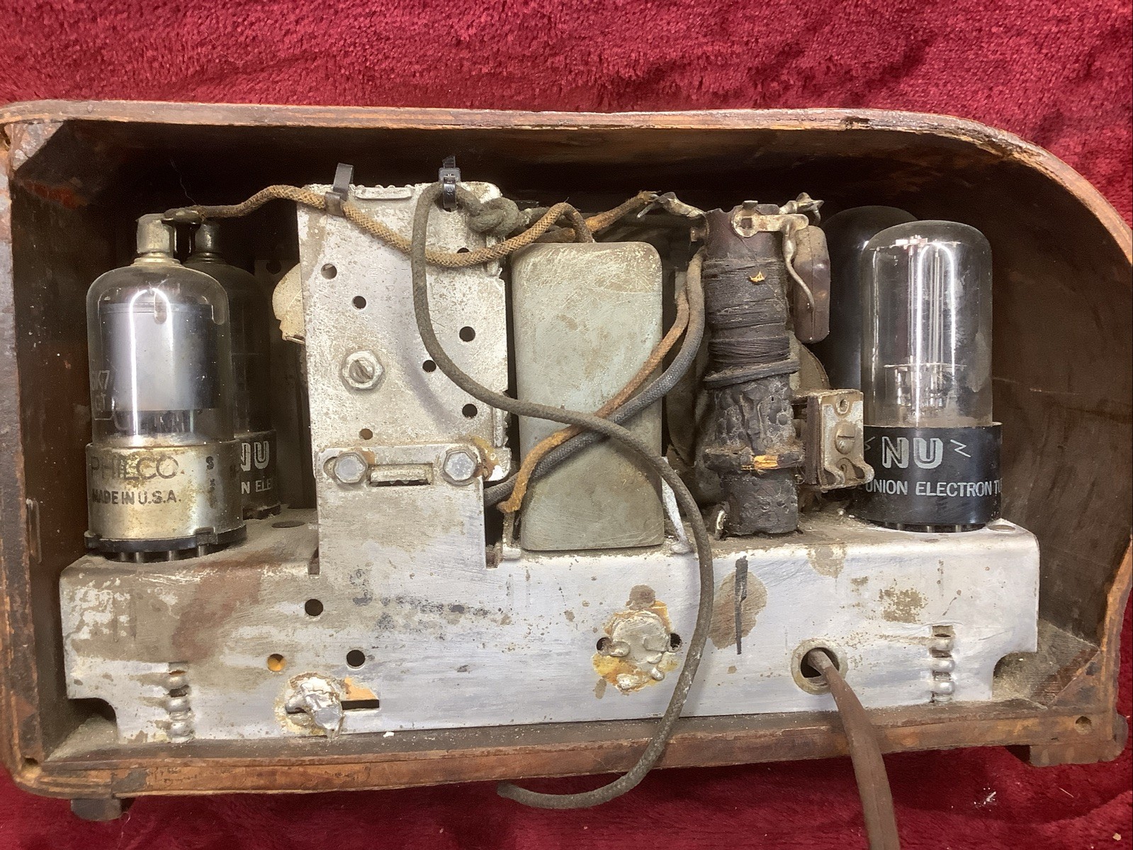 VINTAGE 1930s EMERSON 212 “Bullseye” CABINET ART DECO RADIO WITH INLAYS Beauty!