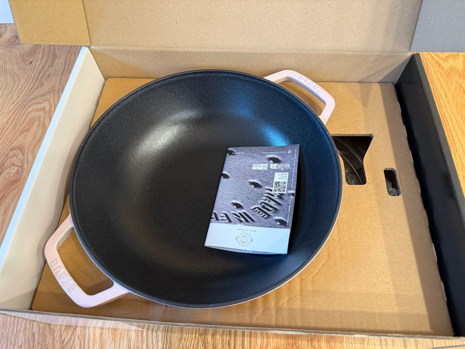 Staub Wok Perfect Perfect Pan 12 in, 4.5 qt Sorbet Rose Pink