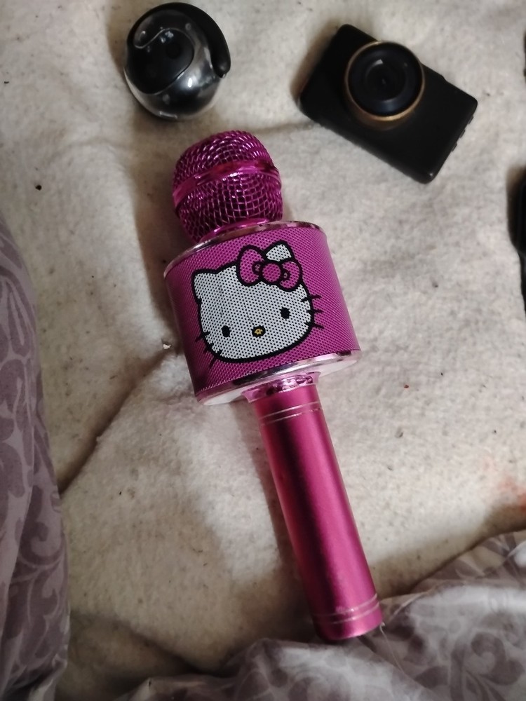 Hello Kitty Wireless Bluetooth Karaoke Microphone