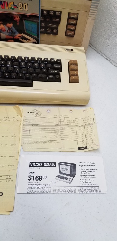 Vintage Commodore VIC-20 Computer System W/ Box Manual & Cords Powers Up