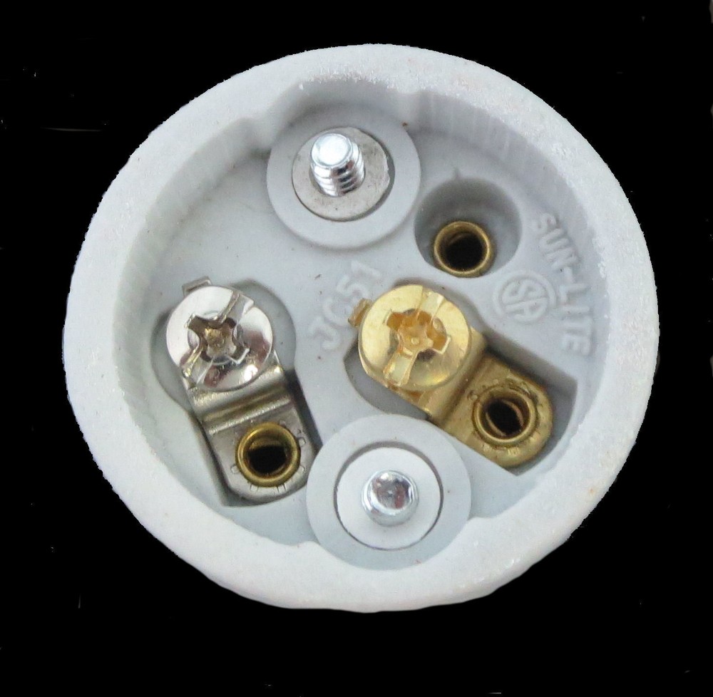 MEDIUM-BASED PORCELAIN KEYLESS SOCKET 1/8 IPS TR-74
