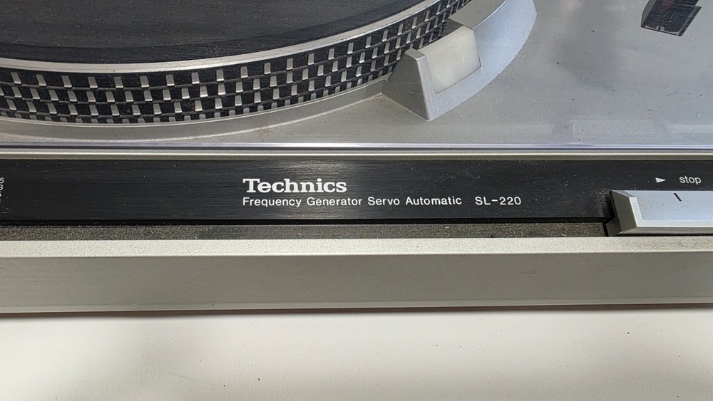 Technics SL-220 Frequency Generator Servo Automatic Turntable