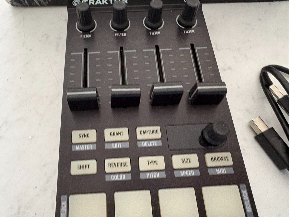 Native Instruments Traktor Kontrol F1