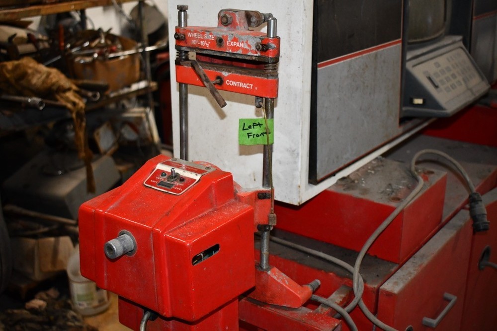 Hunter A111  left front alignment head, should work but can't guarantee it