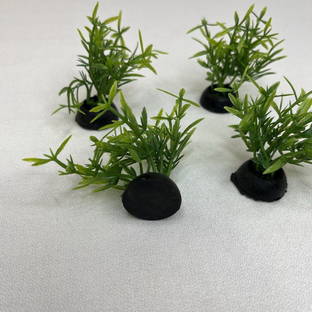4 PC Xunyee Plastic Aquarium Plants