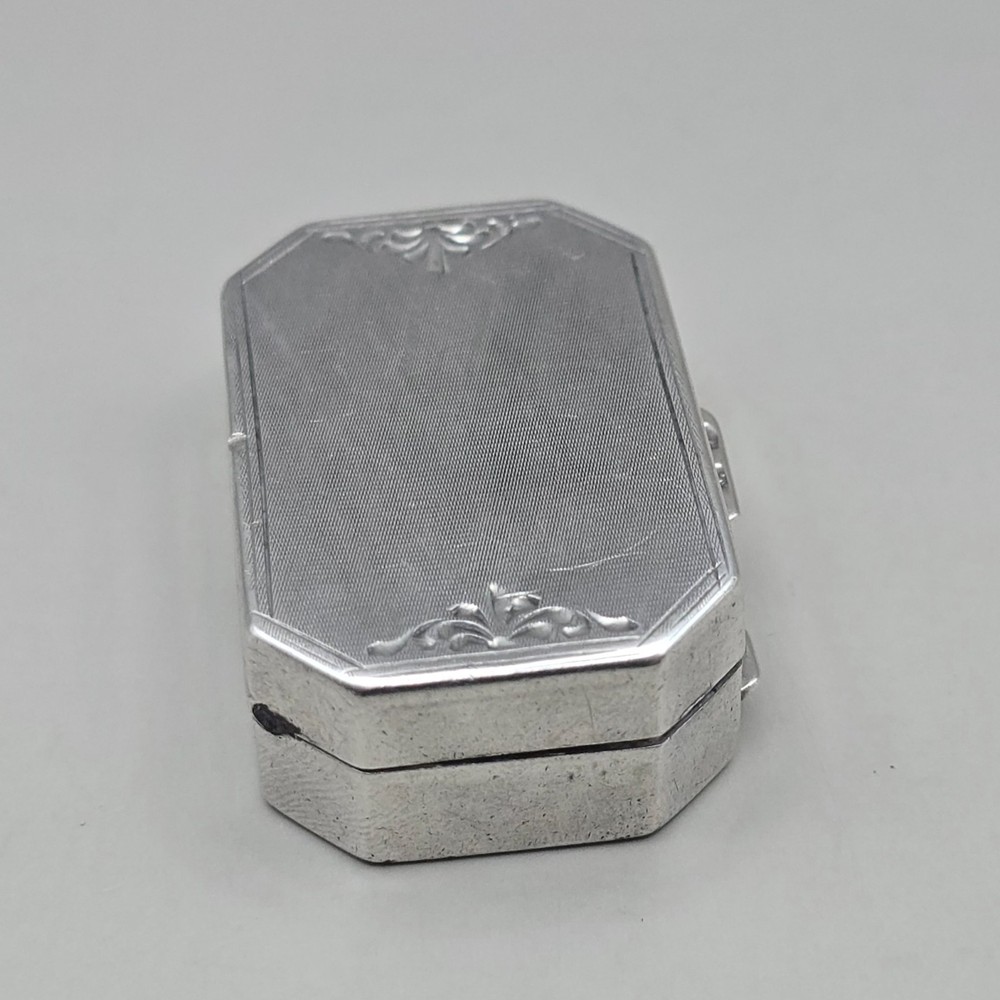 Antique Italian 800 Silver Pill Box/Snuff Box Engine Turned Case