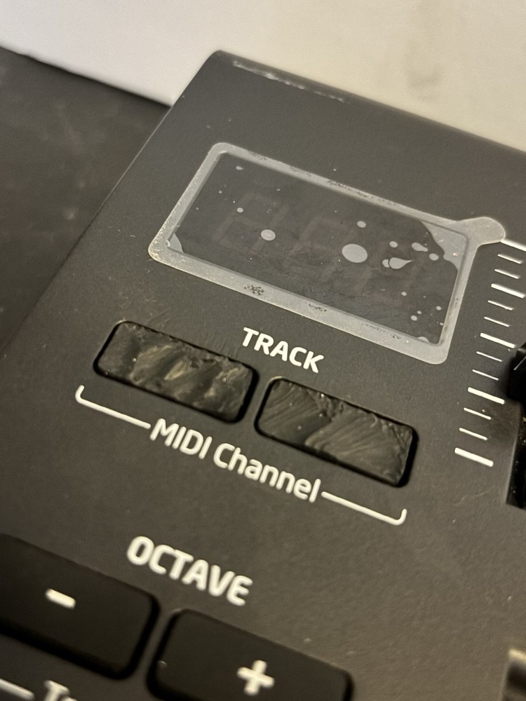 Novation Launchkey Mini MK2 Midi Keyboard Controller 25-Key READ DESCRIPTION