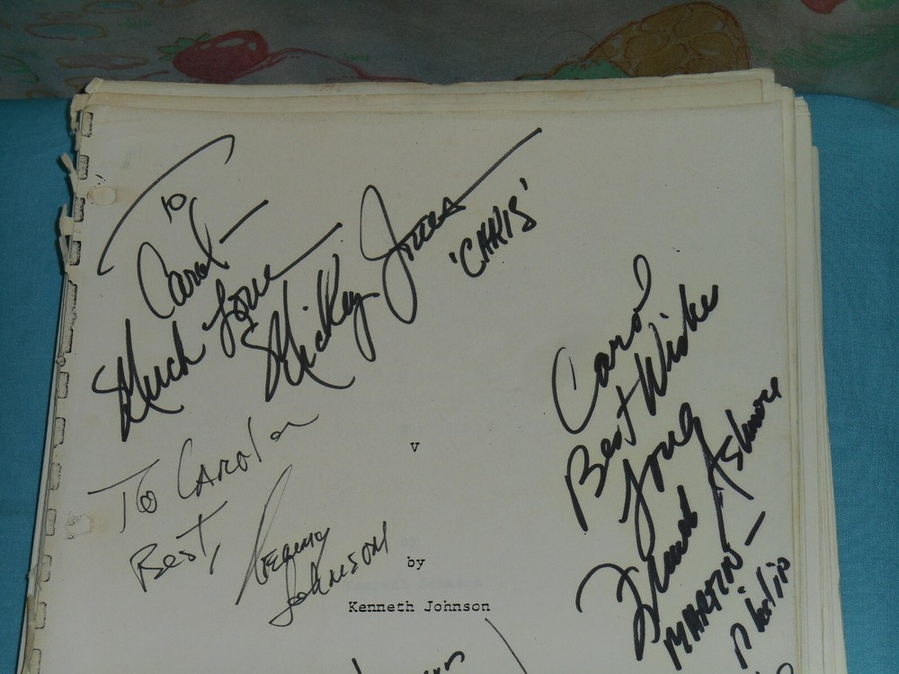 original V MINISERIES SCRIPT signed by Kenneth Johnson and others