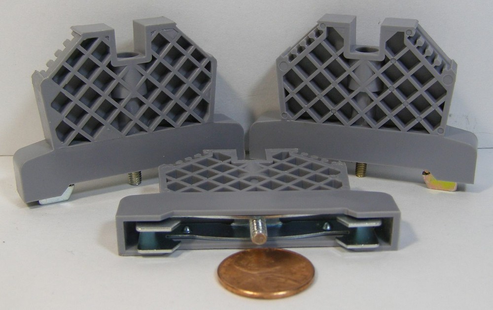THREE SMALL SPACER TERMINAL BLOCKS   3 COUNT
