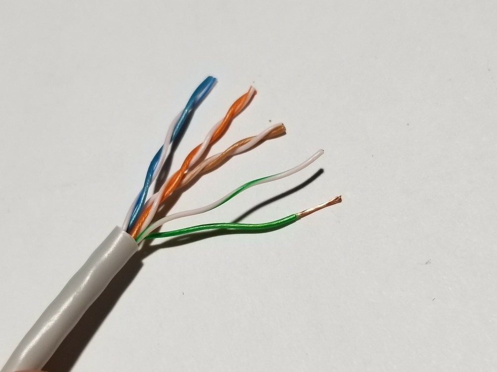 Monoprice SlimRun CAT6 28awg 550MHz Stranded Mini-Patch Network Cable Gray/100ft