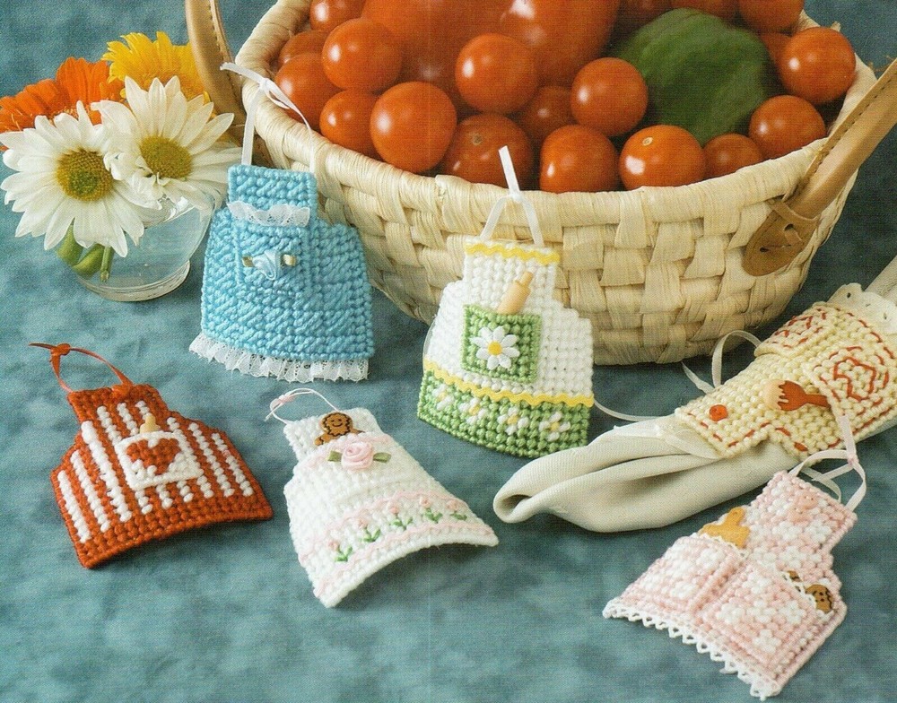 APRON NAPKIN RINGS TABLE DECOR 6 DESIGNS PLASTIC CANVAS PATTERN INSTRUCTIONS