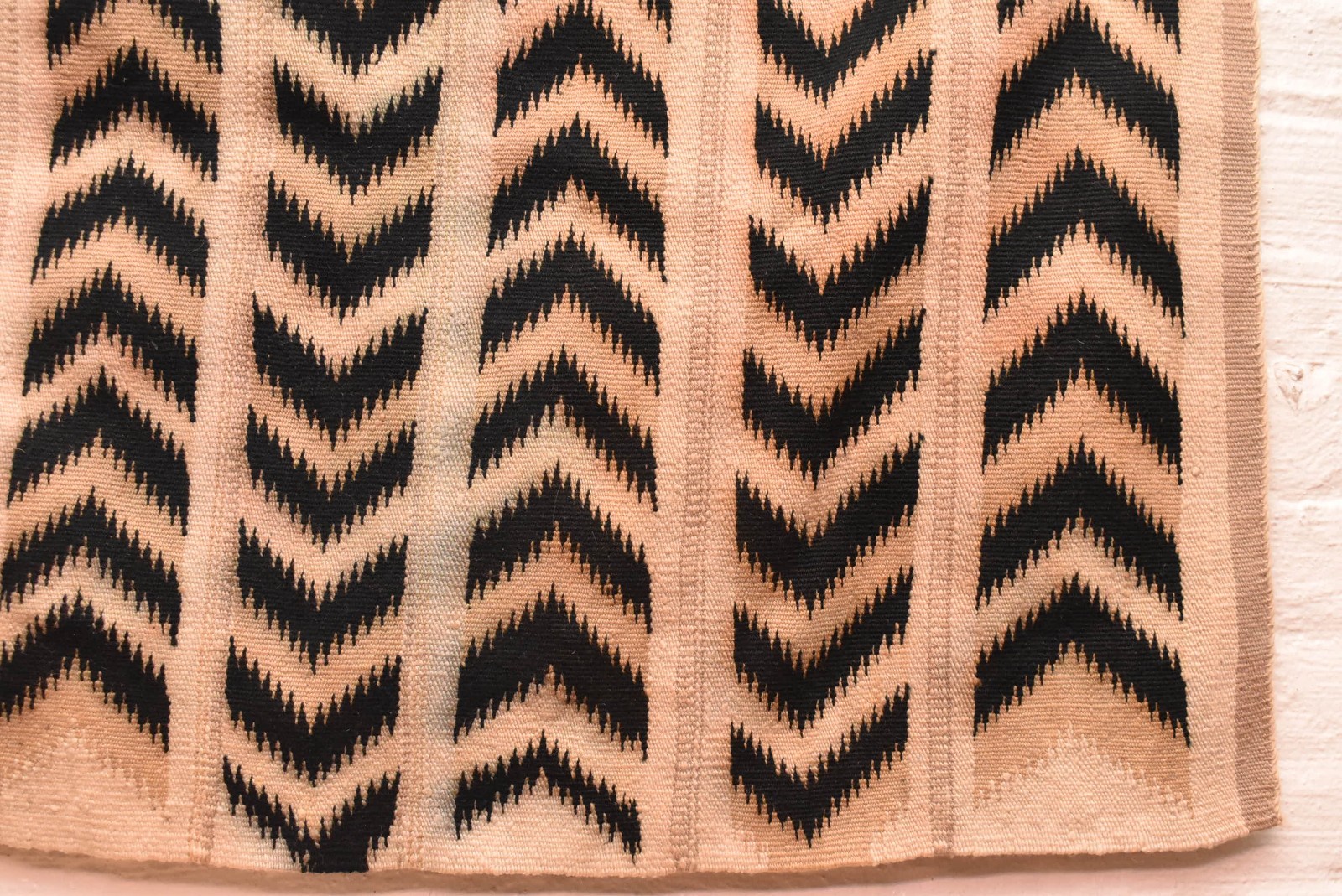 Vintage Navajo Rug Textile Native American Indian EYE Dazzler Weaving 42x28 ATQ