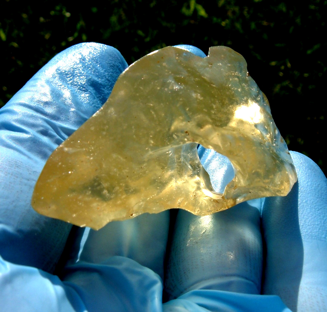 Libyan Desert Glass Meteorite Tektite impact specimen( 155 crt)Natural Hole Gem