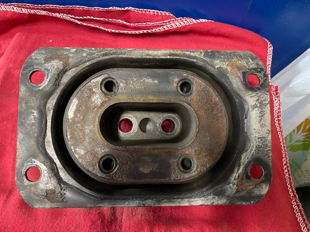 FRONT engine MOTOR MOUNT MACK 613 RUBBER CUSHION 20503550,