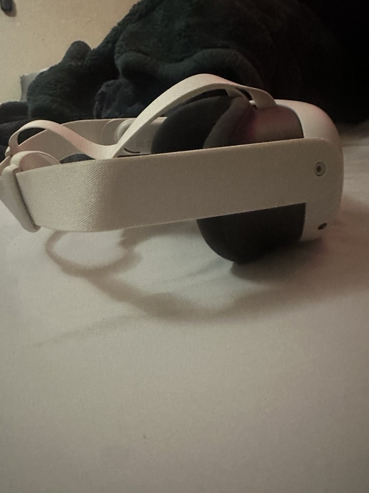 Meta Quest 3 Virtual Reality Headset 512GB with Controllers Charger & PCVR Cable