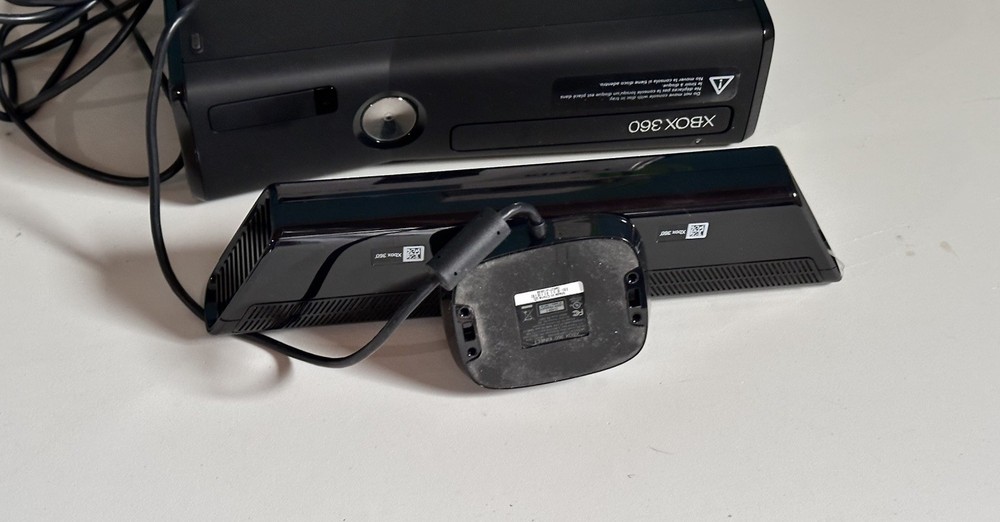 XBOX 360 4GB Video Game Console & Kinect Sensor