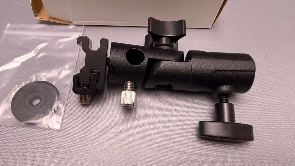 Universal Flash Speedlite Bracket Type E - Cold Shoe Mount with Umbrella Socket