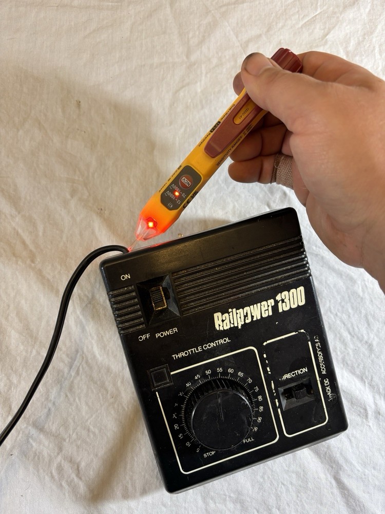 MODEL RECTIFIER RAILPOWER 1300 POWER PACK Throttle Control