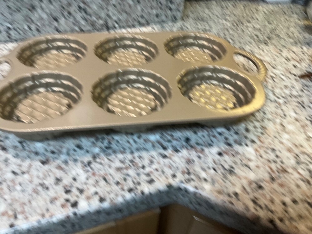 NORDIC WARE USA SHORTCAKE BASKETS PAN NEW