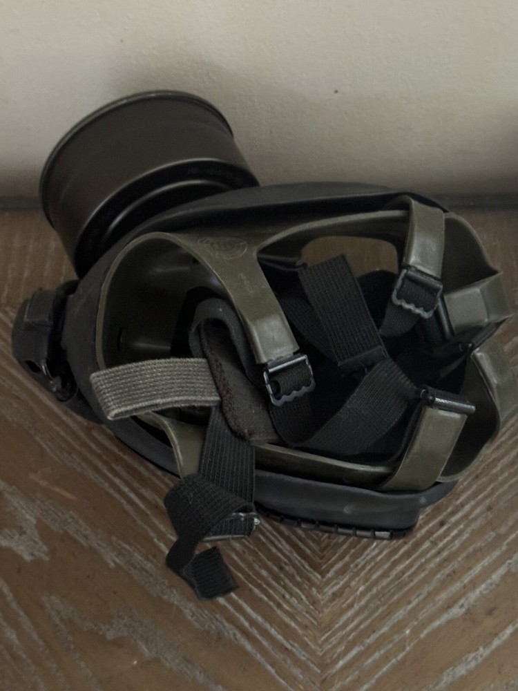 US M2C8 Gas Mask Size Medium M2 C8