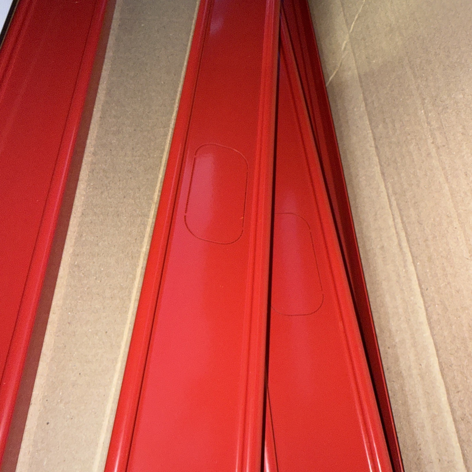 lazier ort3e.red Gondola Center/ Middle Rail red with Center Punched NeW