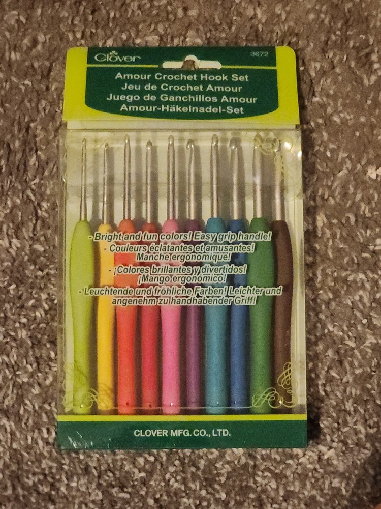 Clover Amour Crochet Hook Set 3672 - 10pc