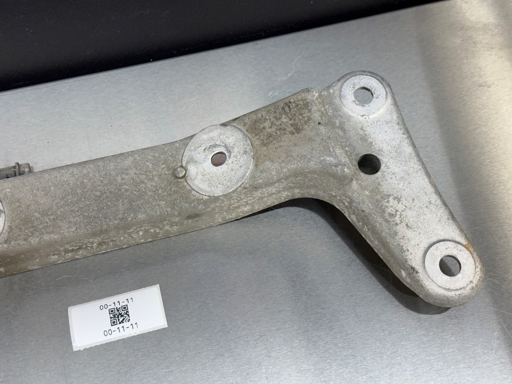 06-13 BMW E90 E82 E92 335i Automatic Transmission Mount Bracket Support OEM