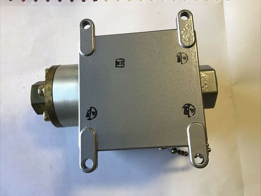 Custom Control Sensor Inc Pressure Switch 604GBW3-328