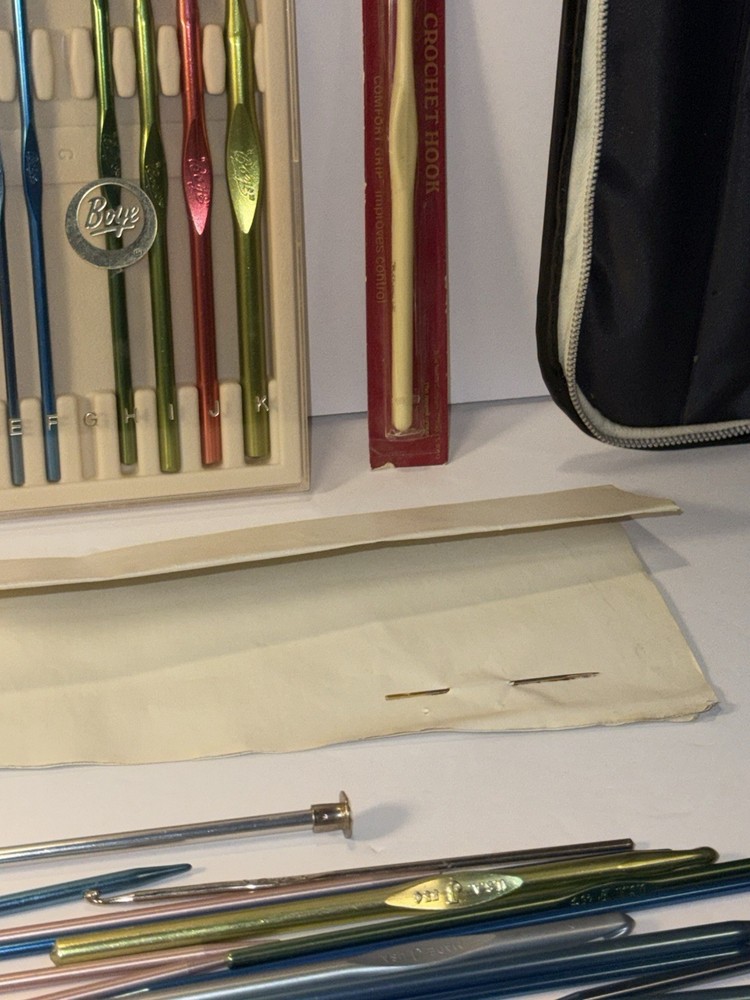 Retro Crochet Needle Set with Retro Case