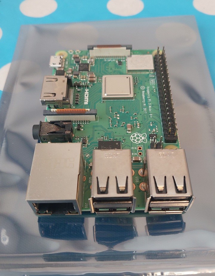 Raspberry Pi 3 Model B+ PLUS Quad Core 1.4GHz 64bit CPU 1GB RAM WiFi 32GB