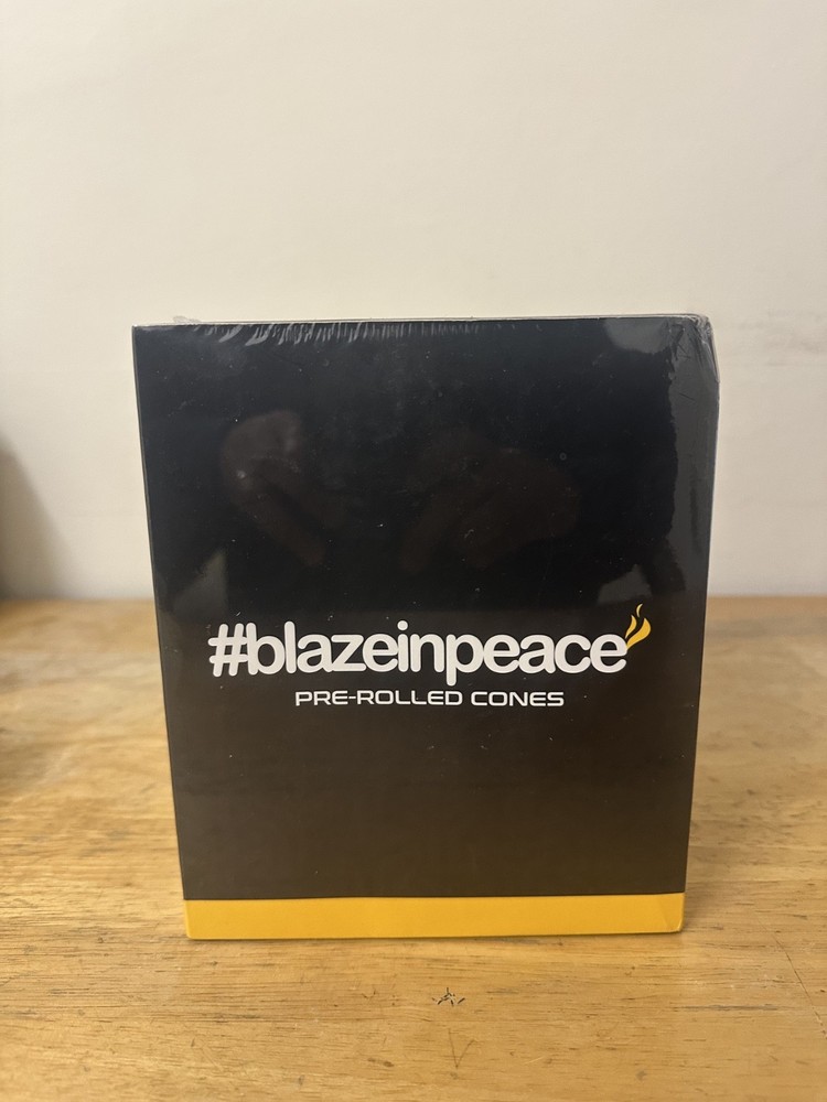 #blazeinpeace Rolling Papers King Size Box - Bleached
