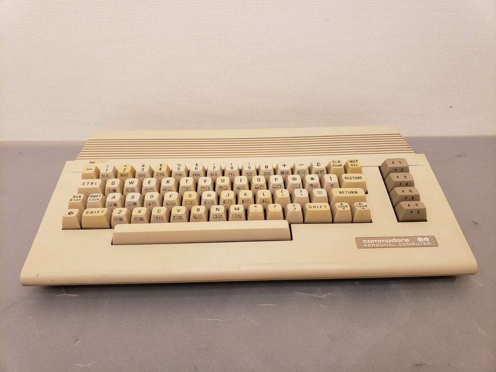 Vintage Commodore 64C Console Home Personal Computer w/ accessories ***Tested