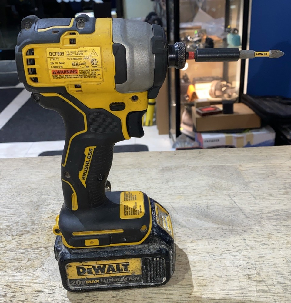 Dewalt Atomic 20V Max Brushless 1/4" Impact Driver Kit w/ Battery & Bits- DCF809