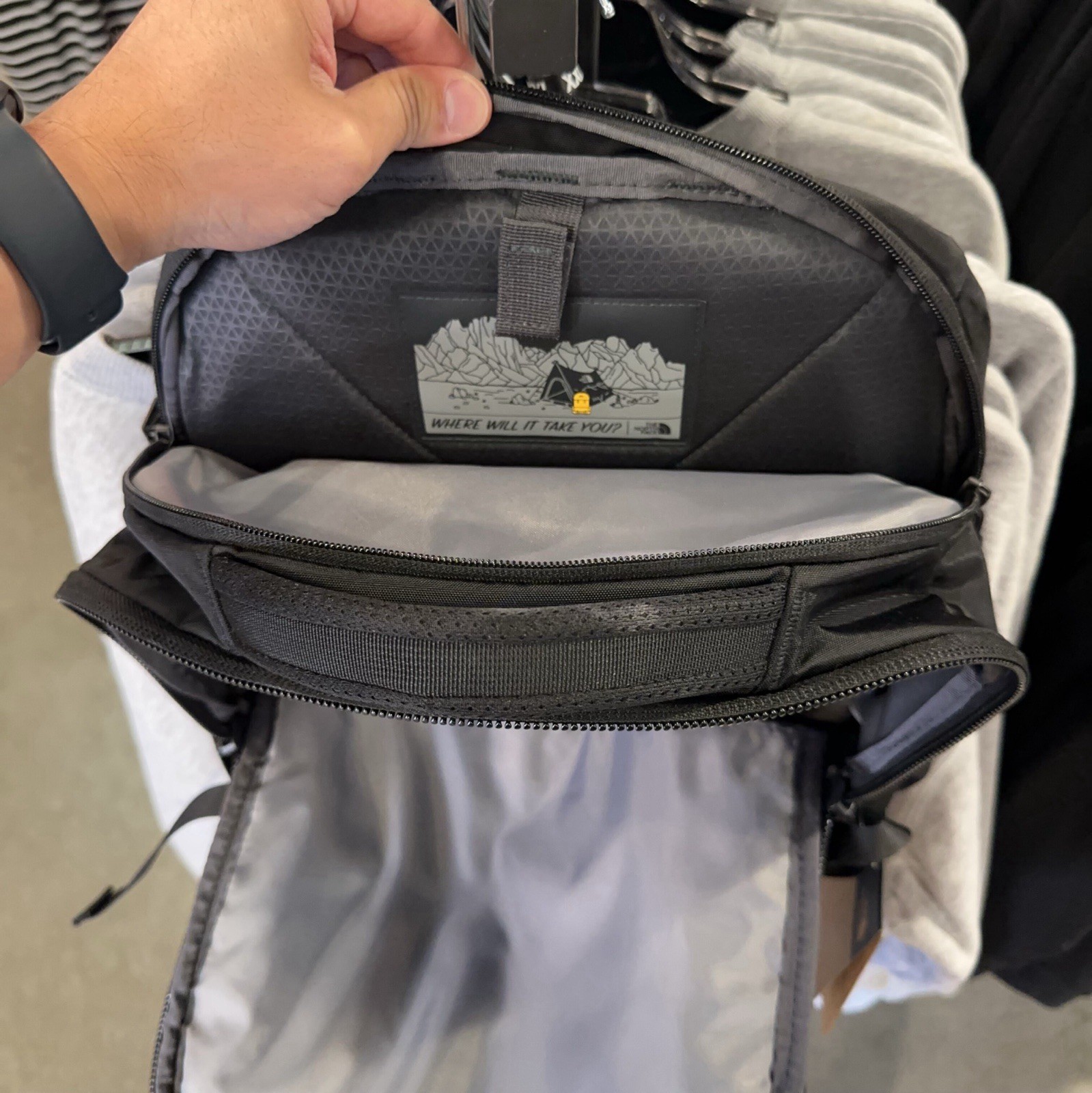 The North Face Recon Unisex Hiking And School Laptop Backpack Black 30 Liter