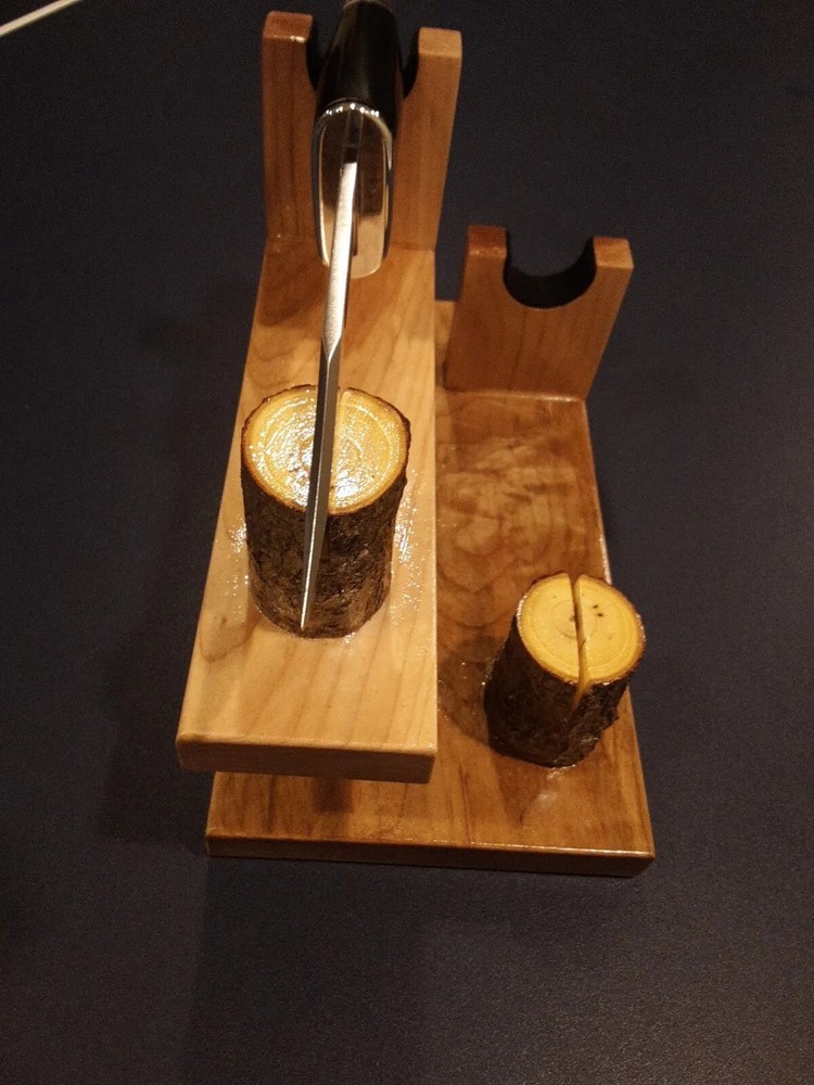 DOUBLE KNIFE DISPLAY STAND . SOLID MAPLE