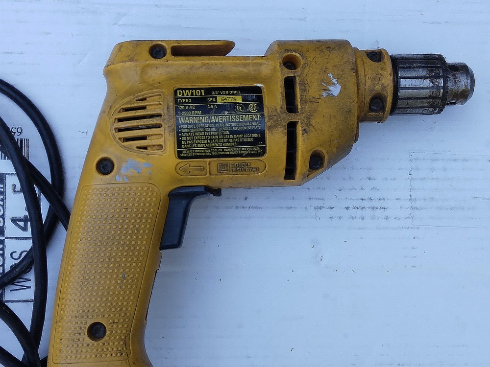 DW101 DEWALT CORDED VSR DRILL MODEL DW 101 w/ Chuck Key.