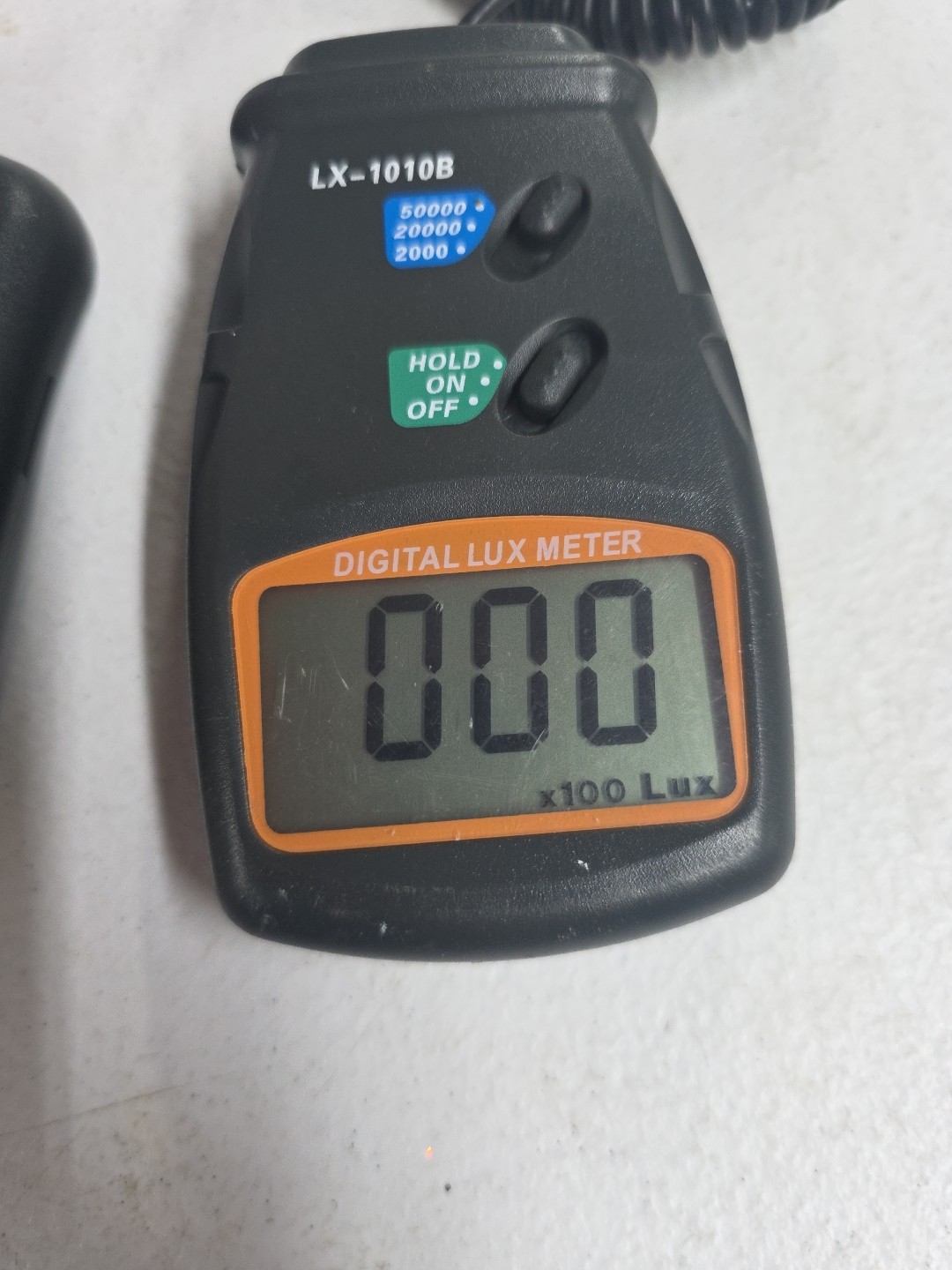 Digital Lux Meter LX-1010B Tested